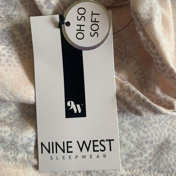 Nine West sleepwear top very soft - Picture 4 of 4